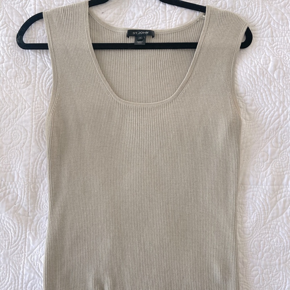 St. John wool ribbed tank! Beautiful condition.